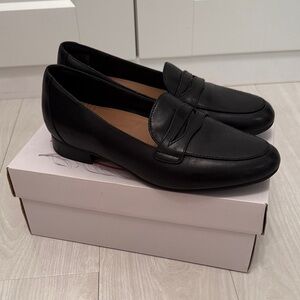 Clarks Black Leather Loafers Size 6.5